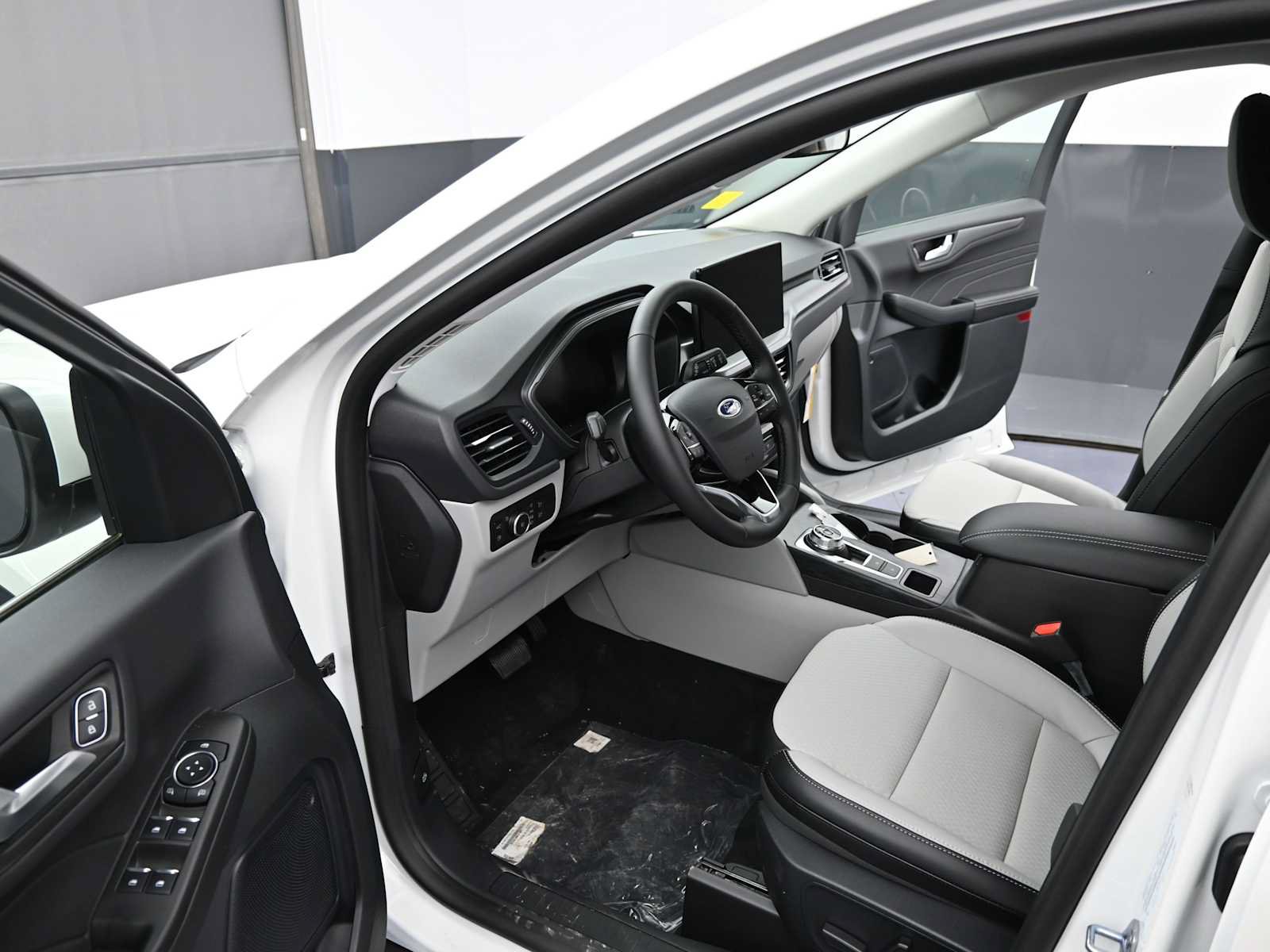 New 2025 Ford Escape SE FWD image 13