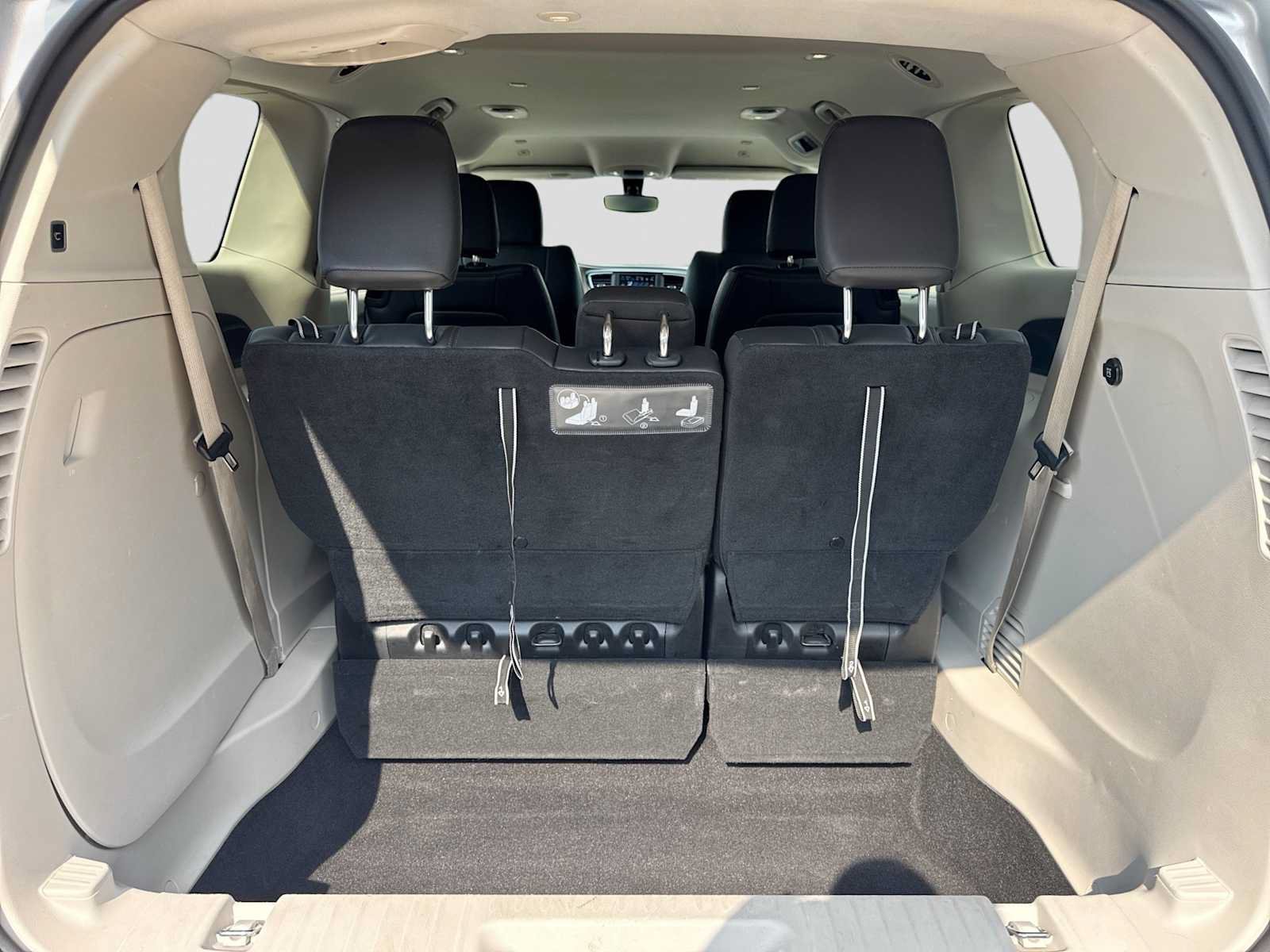 Used 2018 Chrysler Pacifica Touring-L FWD image 35