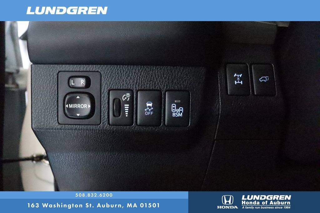 Used 2015 Toyota RAV4 Limited w/ Technology Package AWD/4WD image 27