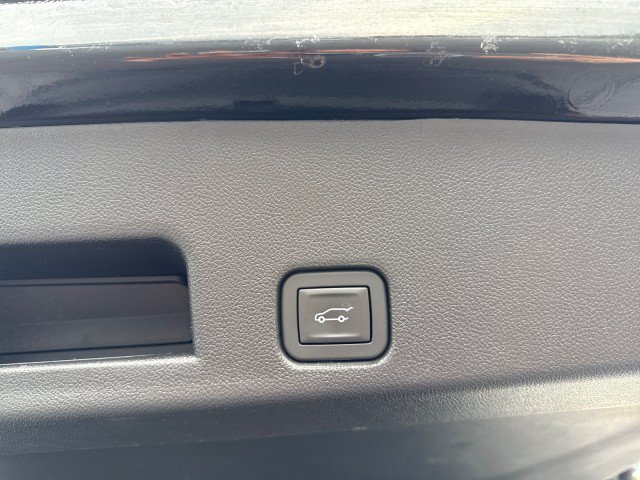 Used 2026 GMC Acadia Elevation w/ Elevation Premium Package FWD image 19