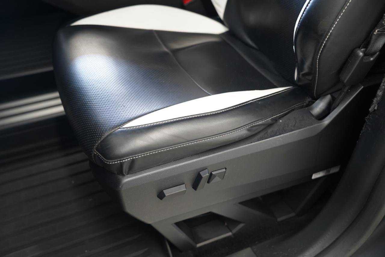 Used 2024 Tesla Cybertruck AWD Crew Cab image 23