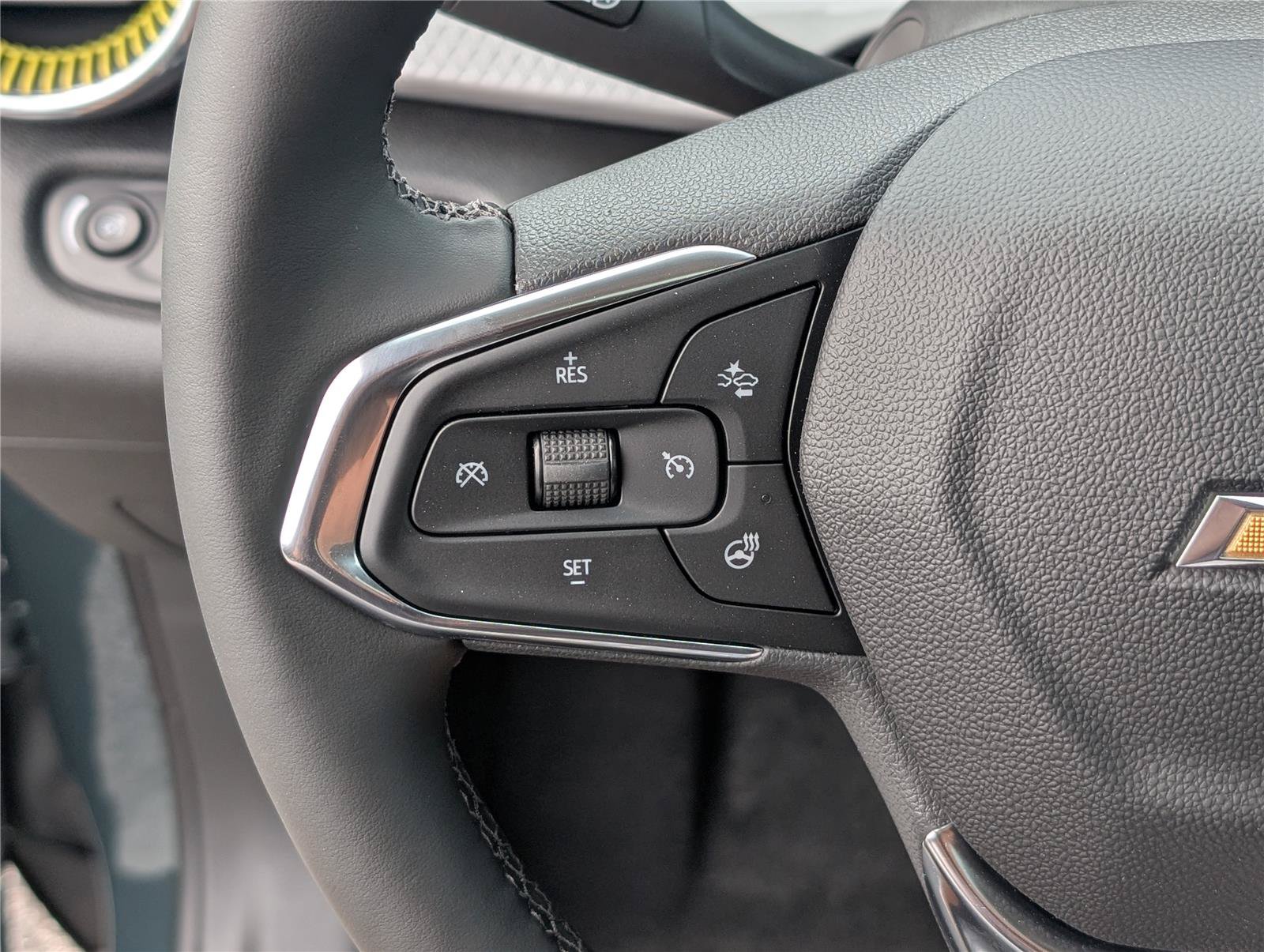 New 2026 Chevrolet Trax LT w/ Sunroof Package FWD image 19