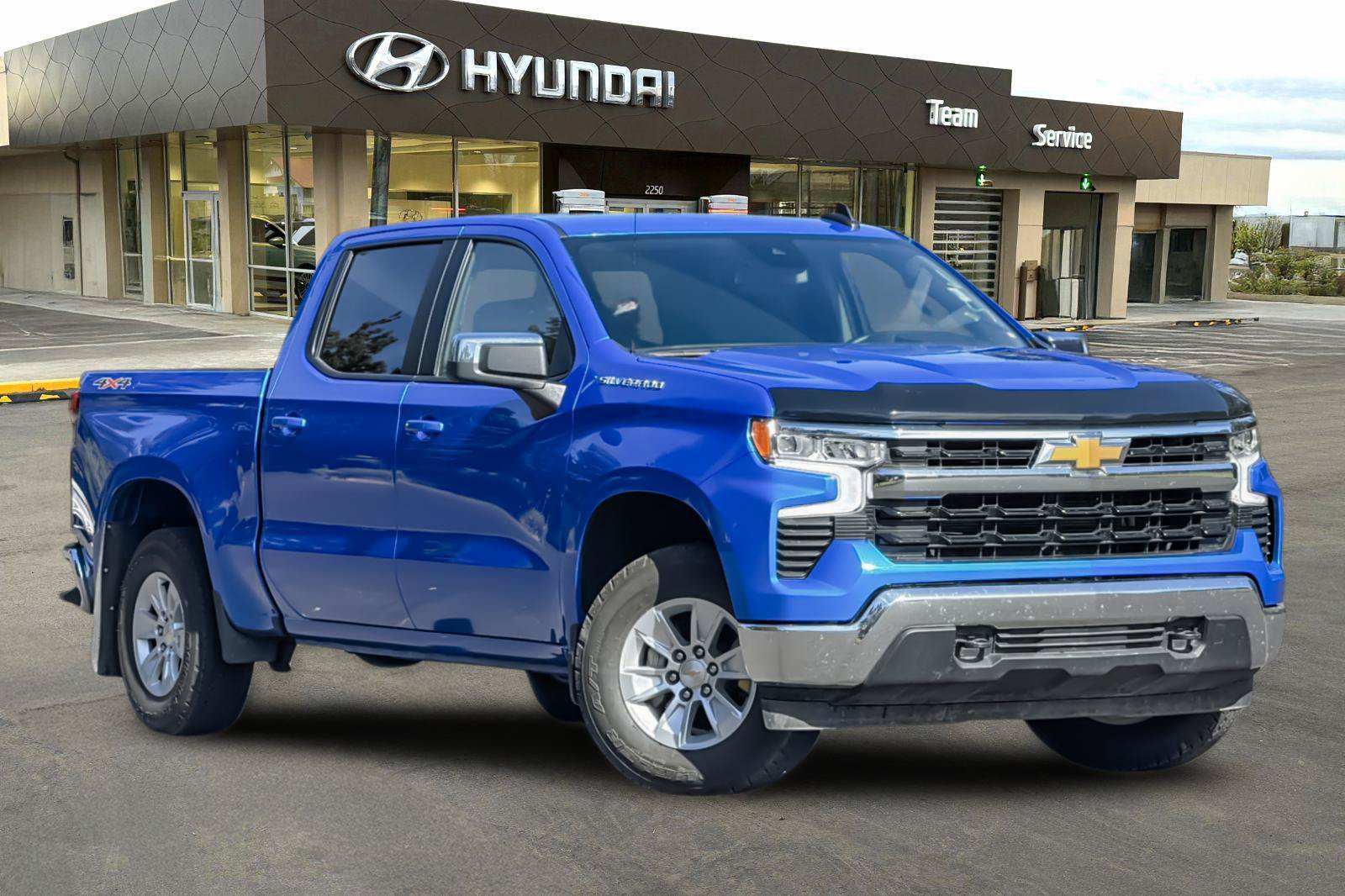 Used 2025 Chevrolet Silverado 1500 LT w/ Work Truck Package AWD/4WD image 2