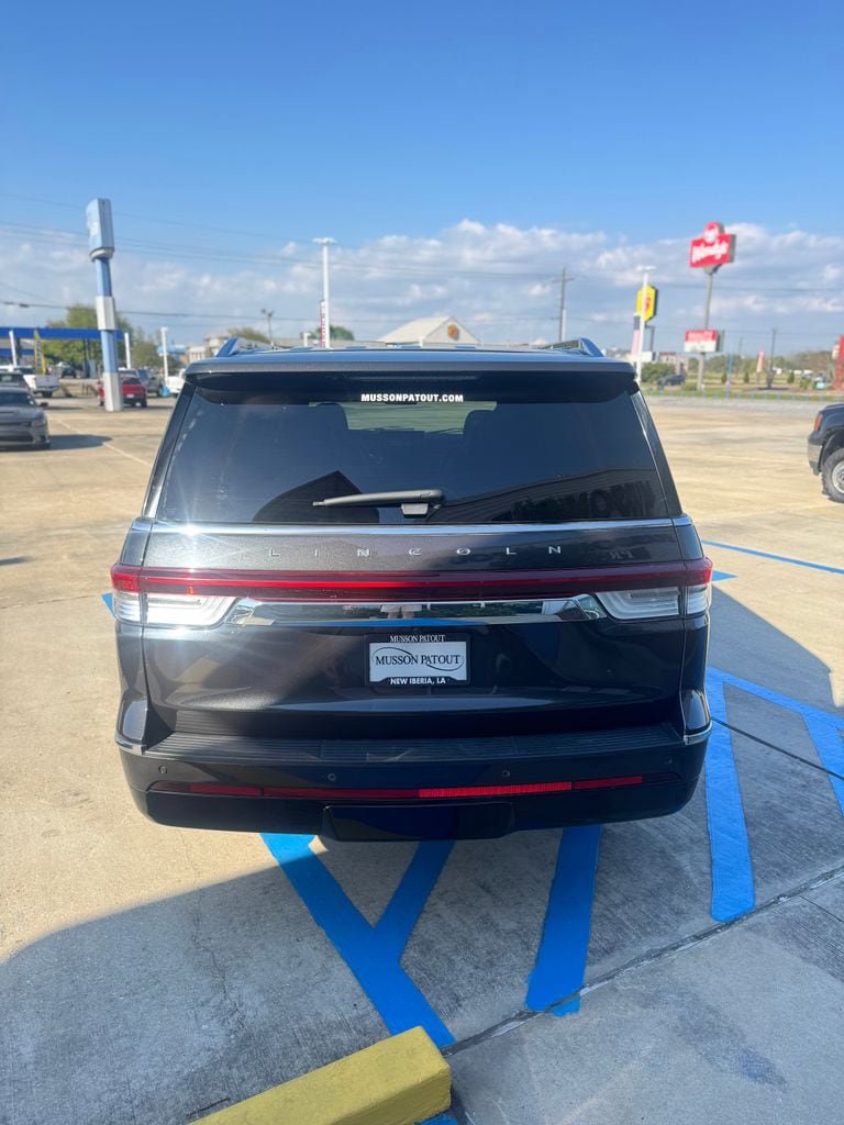 Used 2023 Lincoln Navigator L Reserve image 6