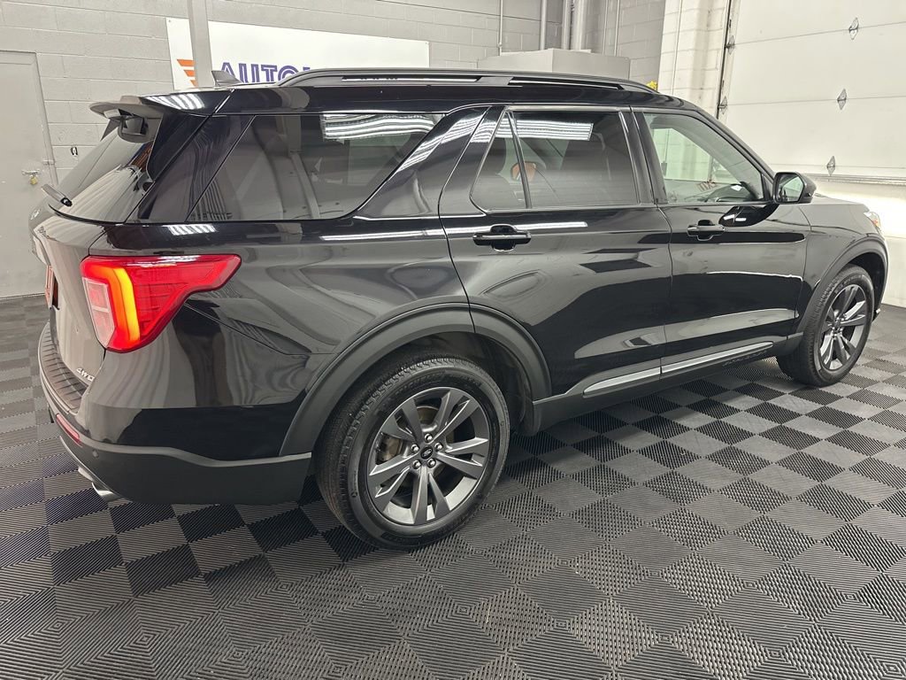Used 2023 Ford Explorer XLT w/ Equipment Group 202A AWD/4WD image 11
