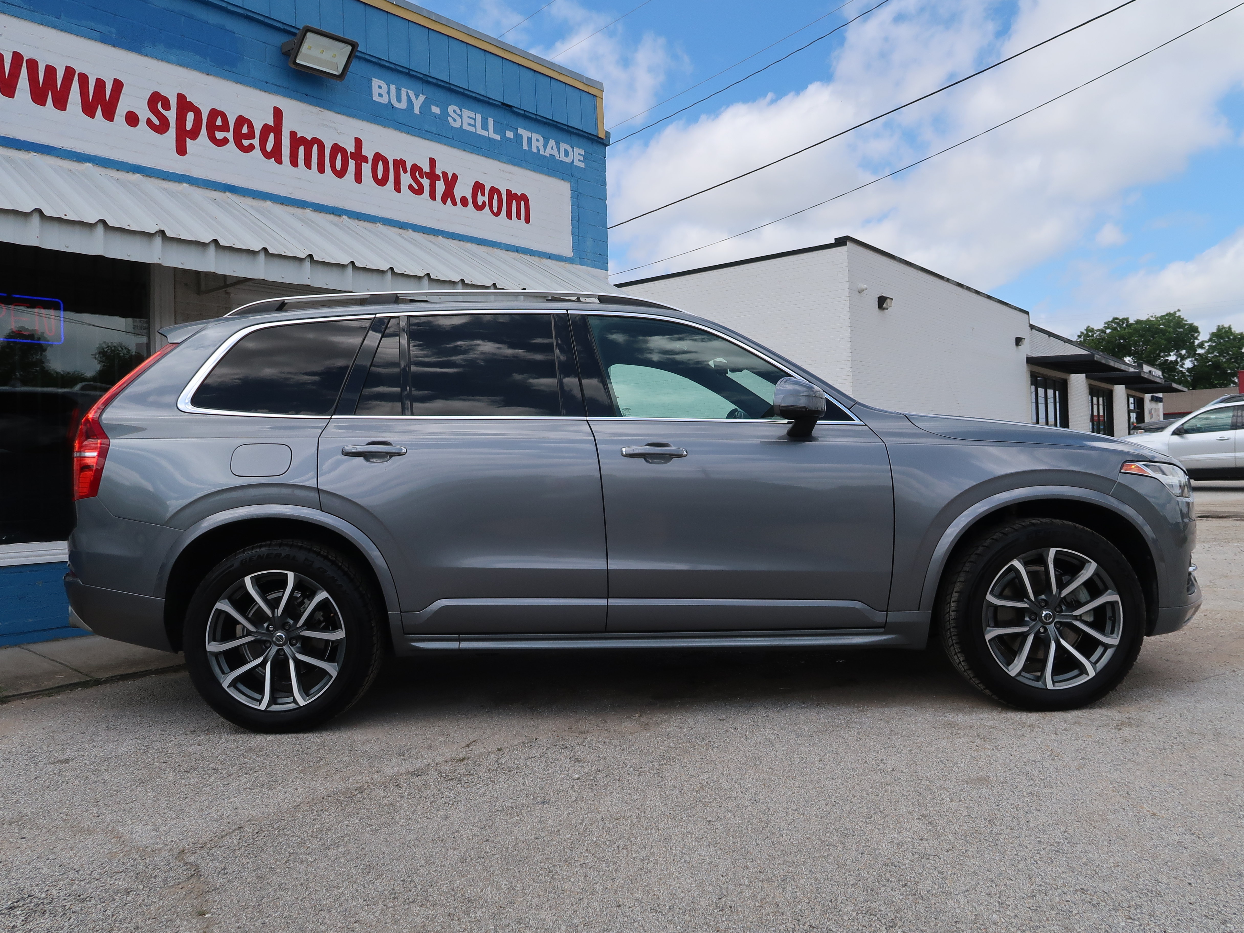 Used 2019 Volvo XC90 T5 Momentum w/ Protection Package Premier FWD image 4