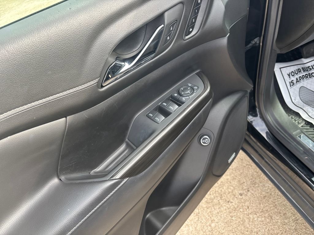 Used 2022 GMC Acadia SLT w/ Elevation Edition image 12