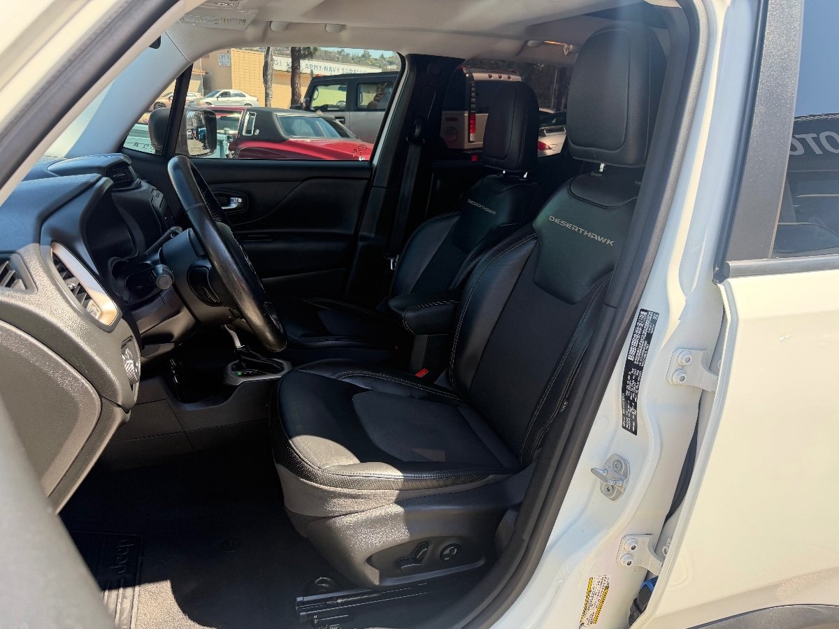 Used 2017 Jeep Renegade Trailhawk AWD/4WD image 12