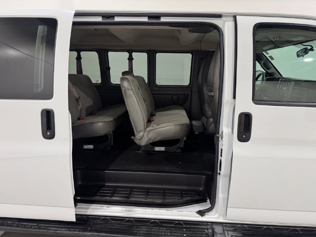 Used 2023 Chevrolet Express 3500 LS RWD image 19
