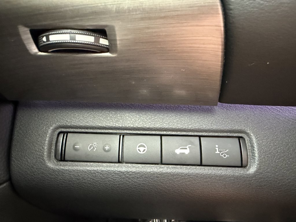 Used 2023 Nissan Pathfinder Platinum image 26