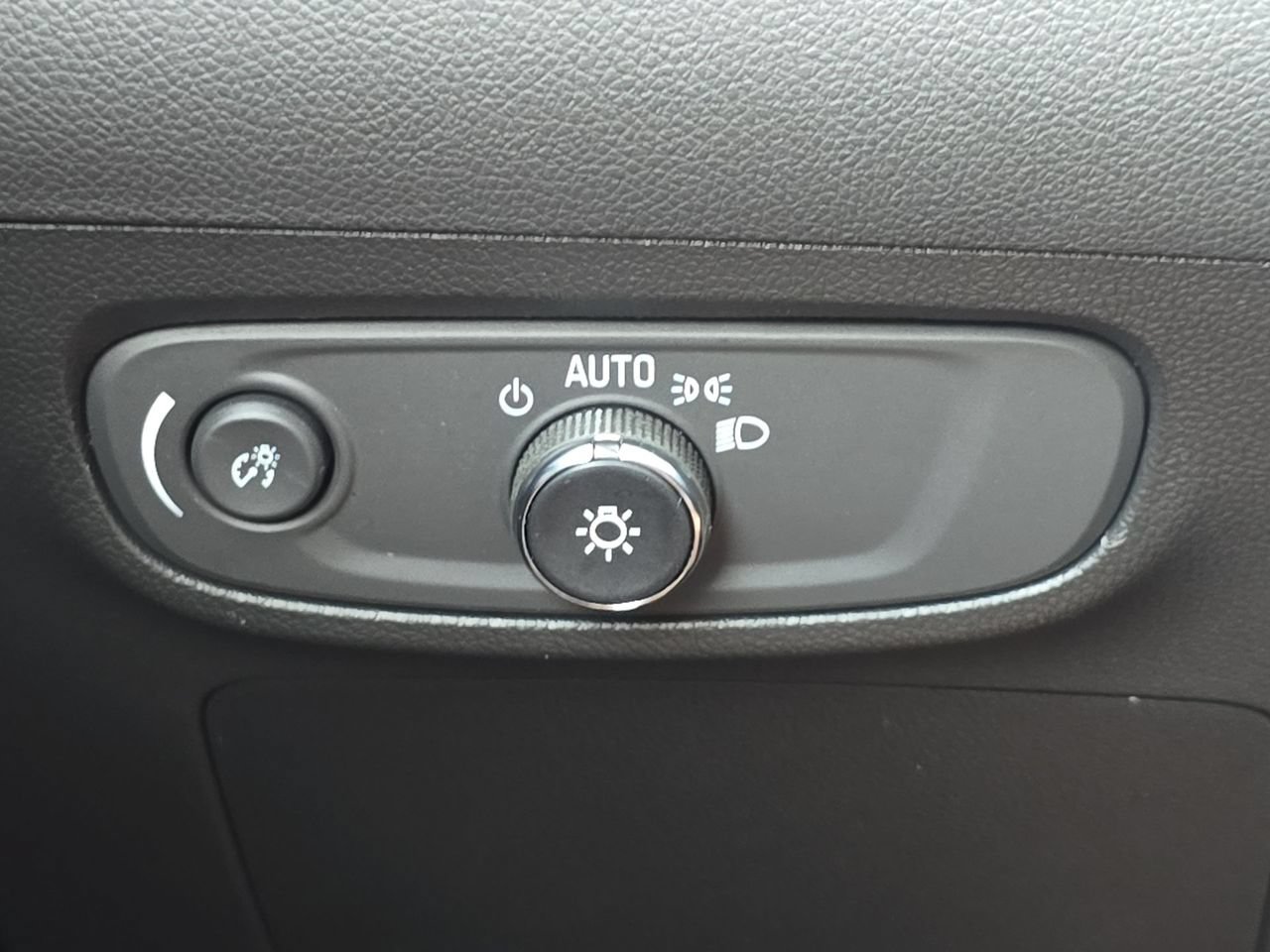 Used 2024 Buick Encore GX Preferred w/ Advanced Technology Package FWD image 19