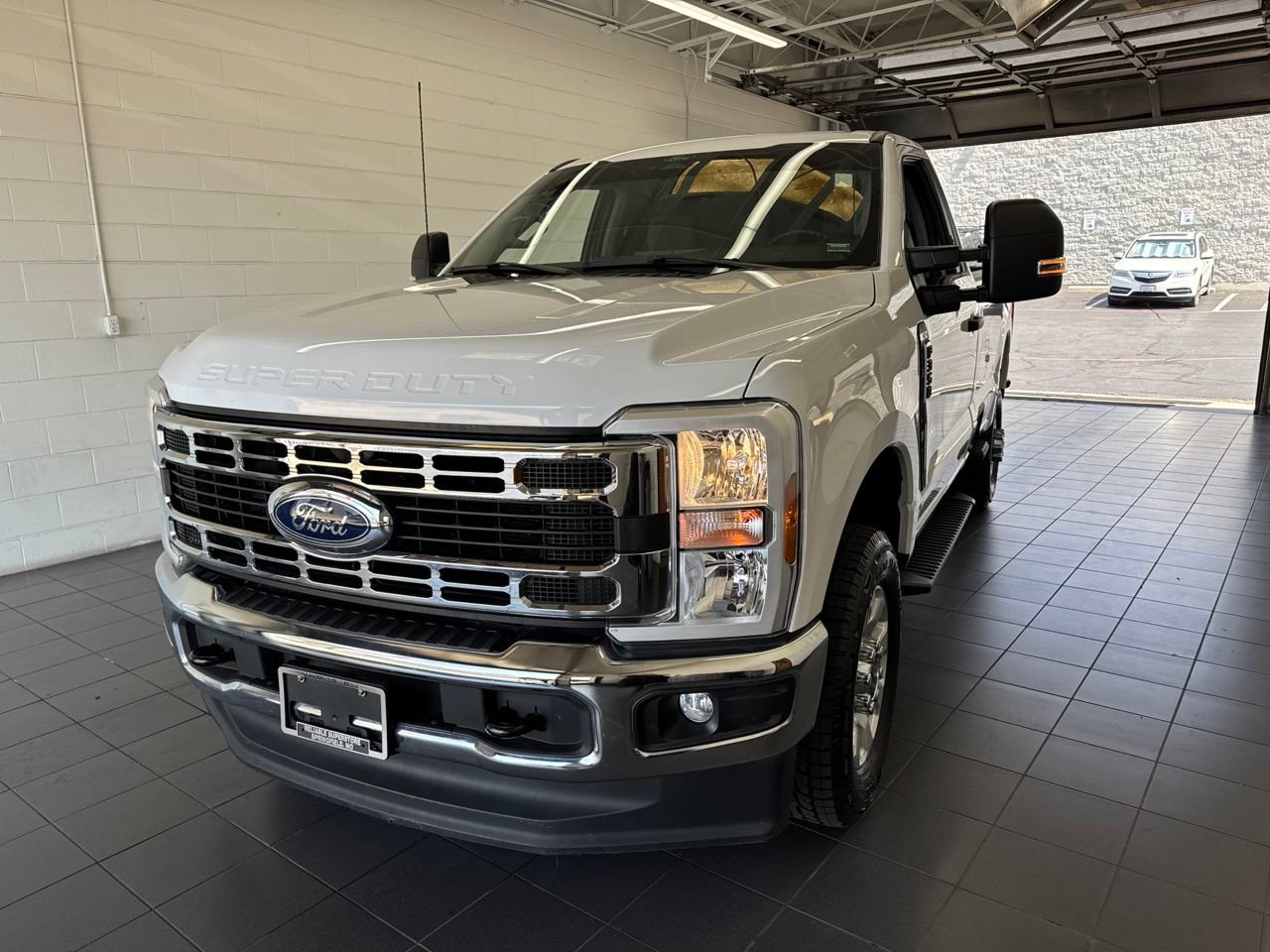 Used 2024 Ford F350 XLT AWD/4WD image 3