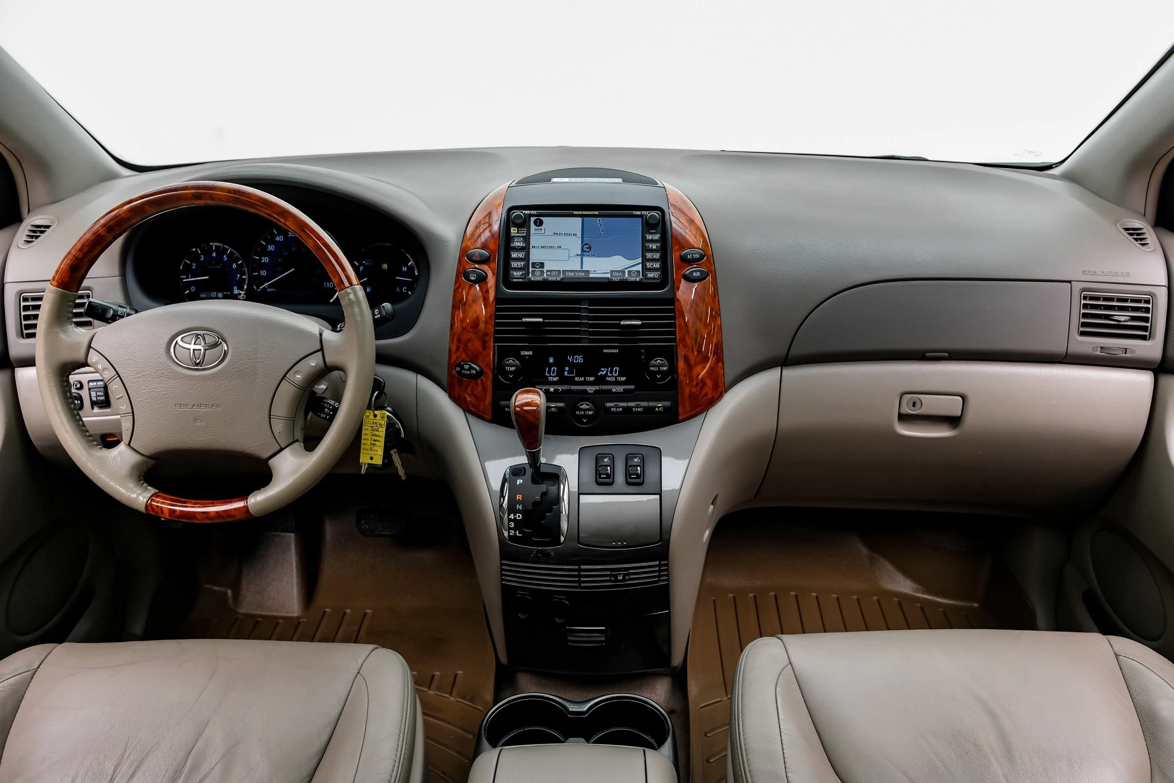 Used 2010 Toyota Sienna XLE Limited FWD image 16