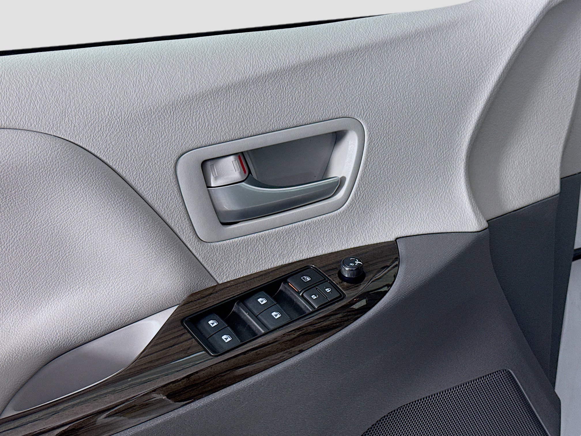 Used 2020 Toyota Sienna XLE FWD image 24