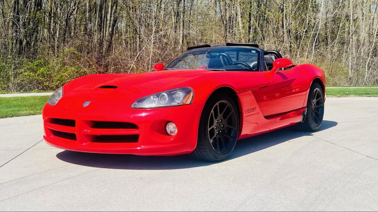 Used 2003 Dodge Viper SRT-10 RWD image 2