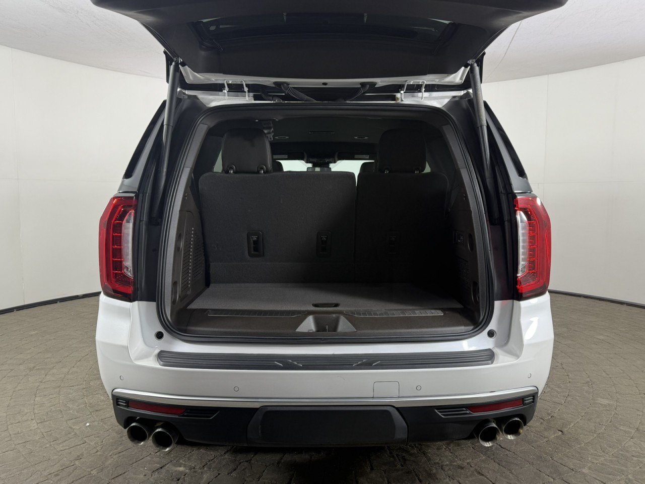 Used 2023 GMC Yukon Denali AWD/4WD image 7