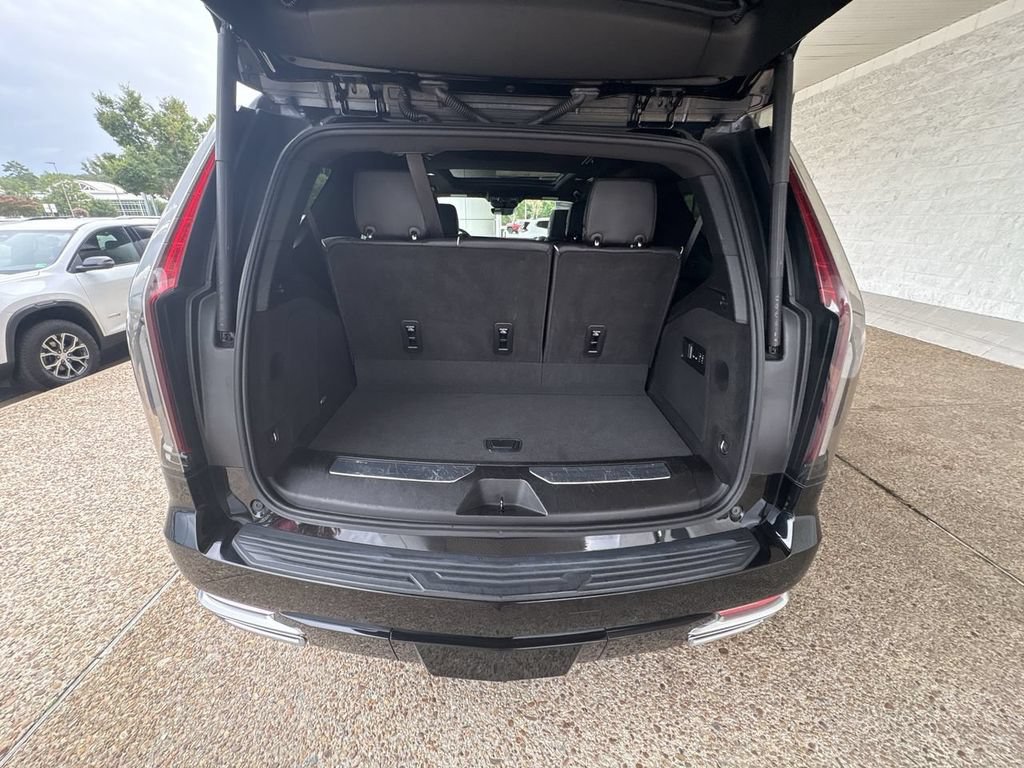 Certified 2022 Cadillac Escalade Premium Luxury AWD/4WD image 27