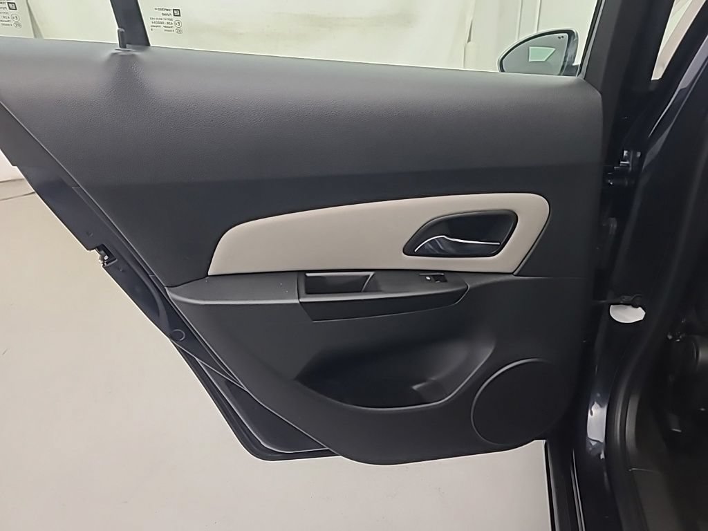 Used 2014 Chevrolet Cruze LS FWD image 17