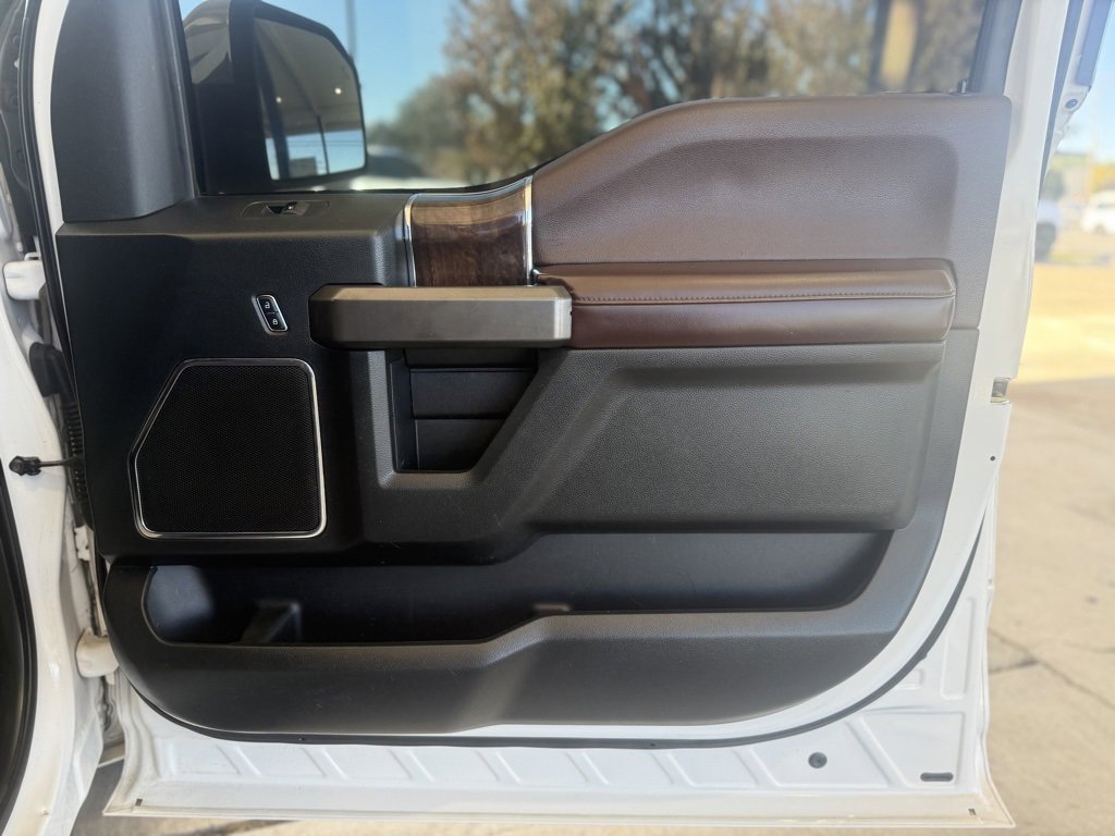 Used 2015 Ford F150 Platinum w/ Equipment Group 701A Luxury image 20