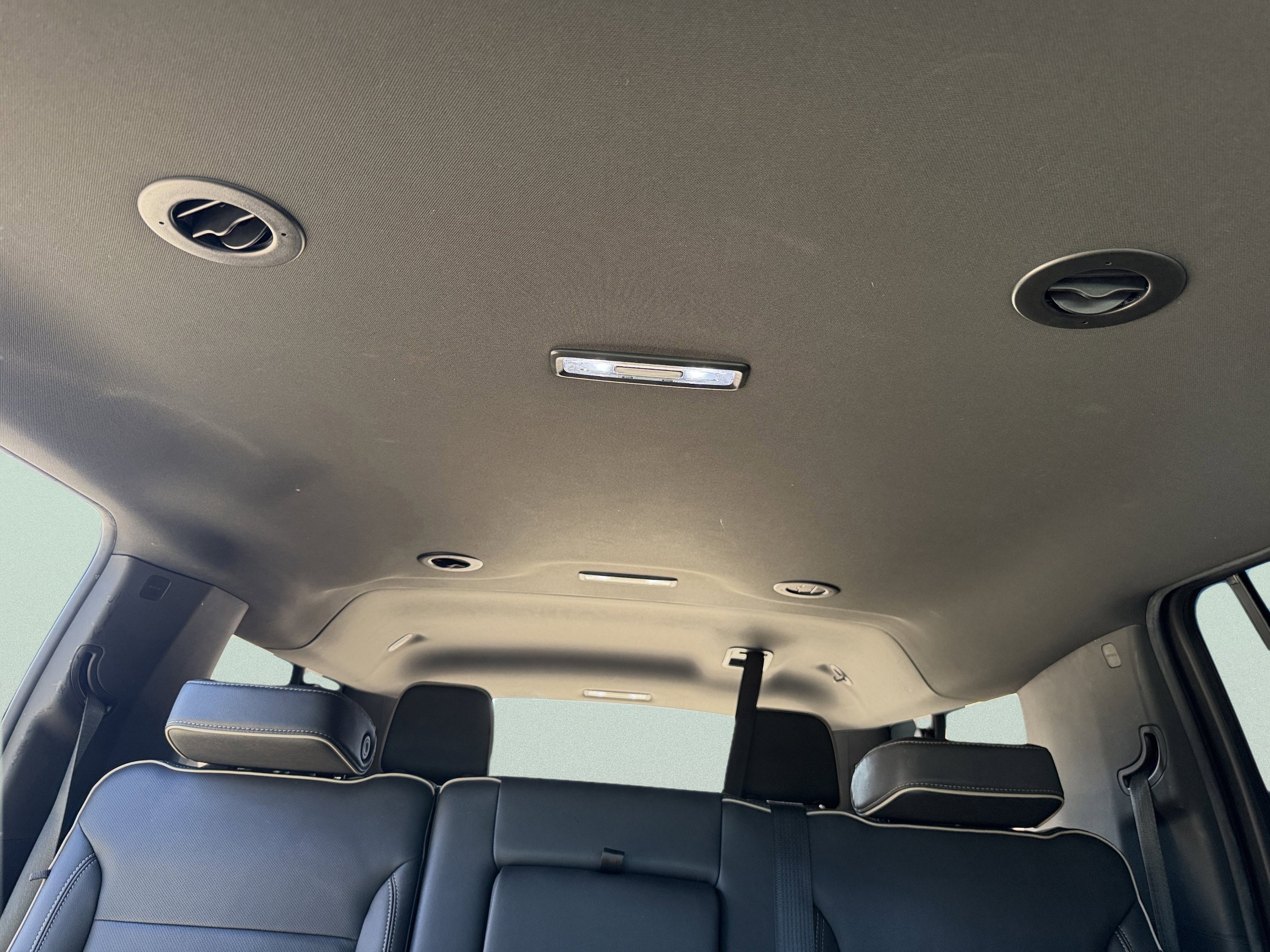 Used 2022 GMC Yukon XL SLT w/ SLT Luxury Package RWD image 16