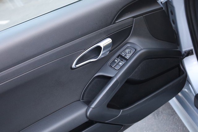 Used 2016 Porsche Cayman image 22