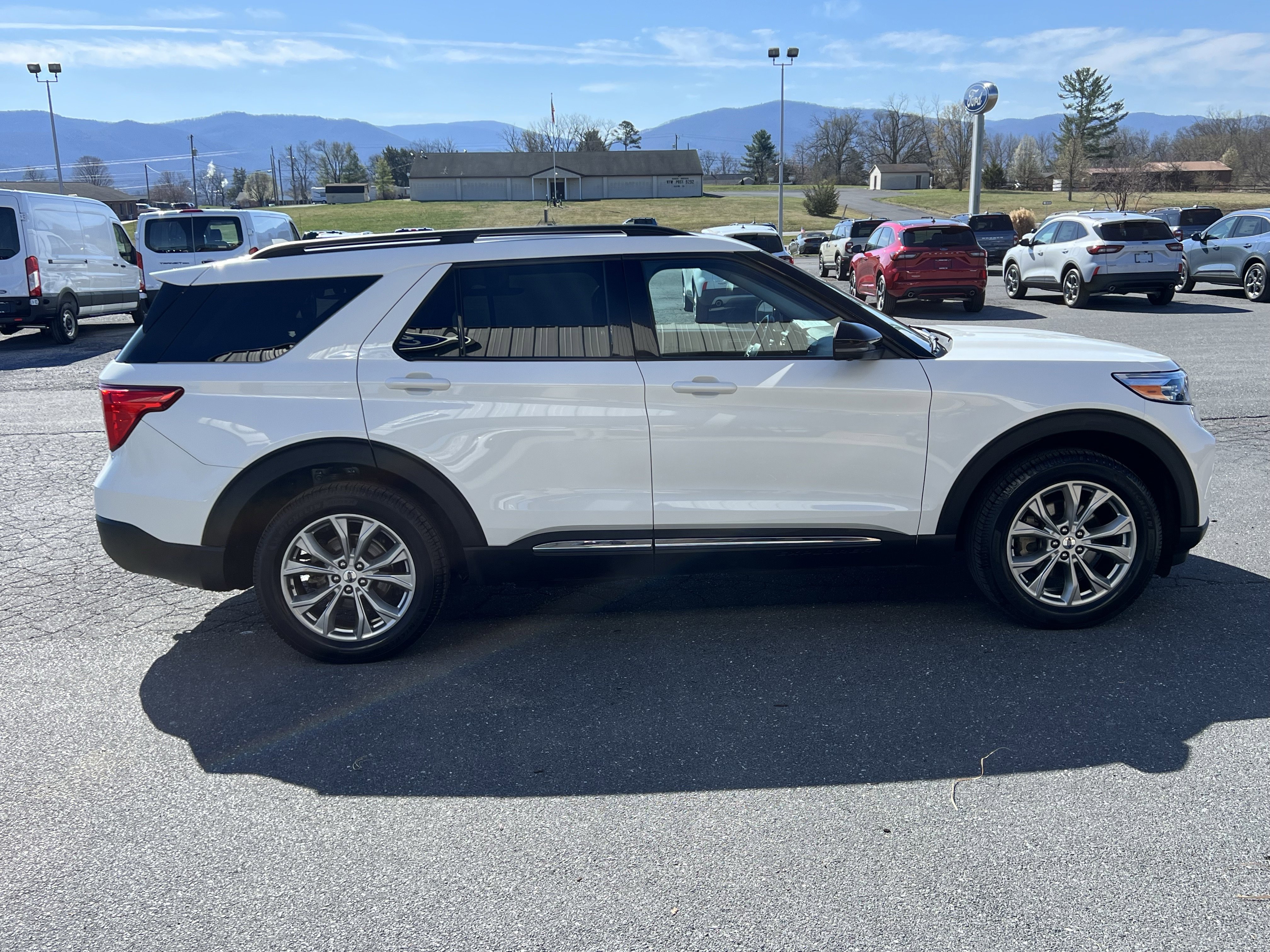 Used 2023 Ford Explorer XLT w/ Equipment Group 202A image 6