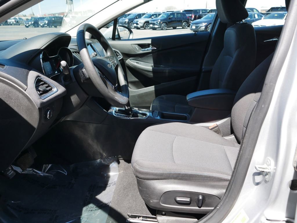 Used 2017 Chevrolet Cruze LT w/ Convenience Package image 15