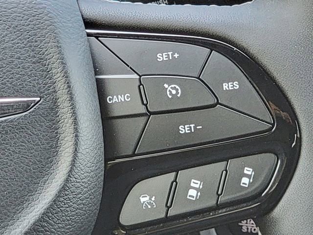 Certified 2024 Chrysler Pacifica Premium FWD image 35