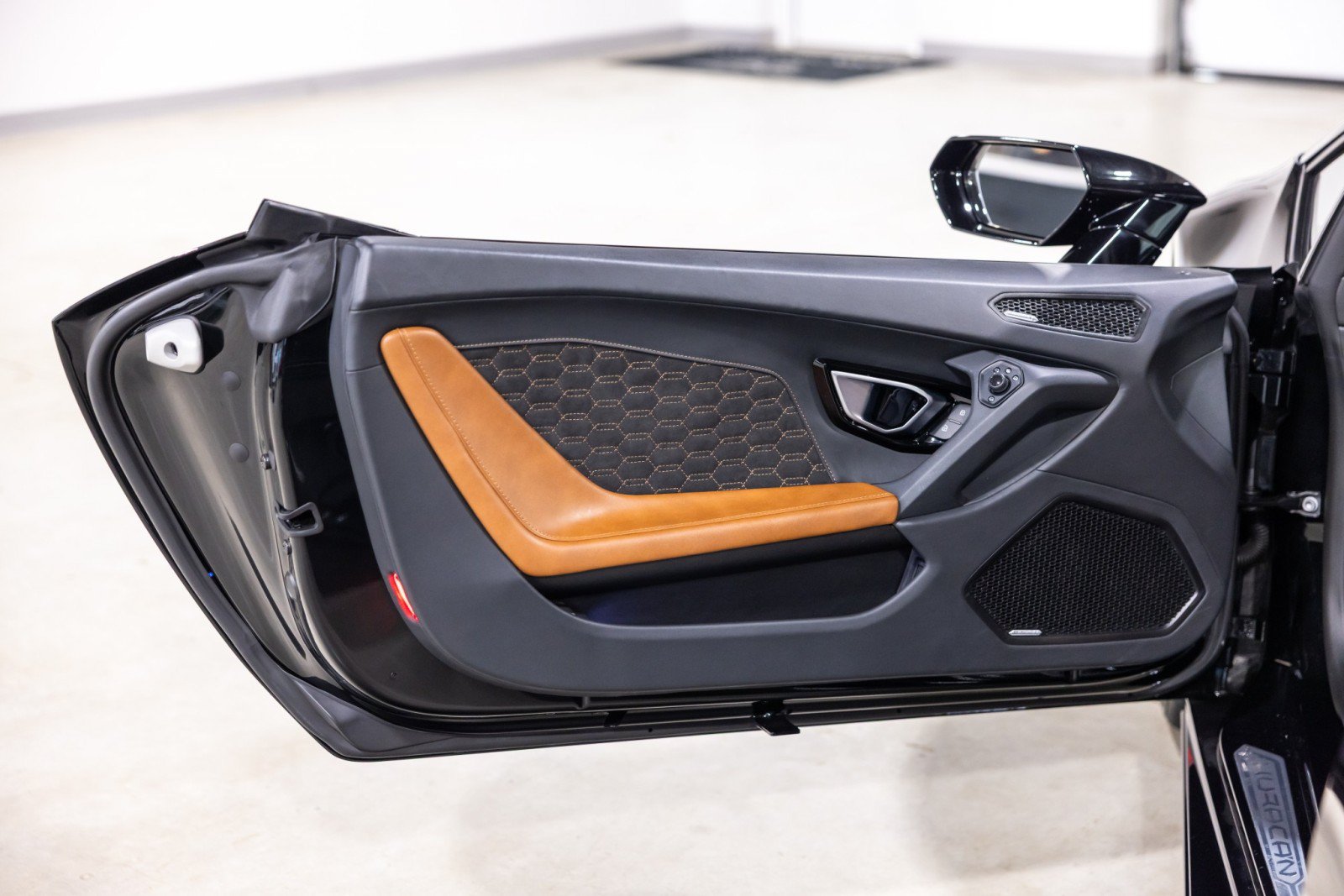Used 2023 Lamborghini Huracan EVO AWD/4WD image 29