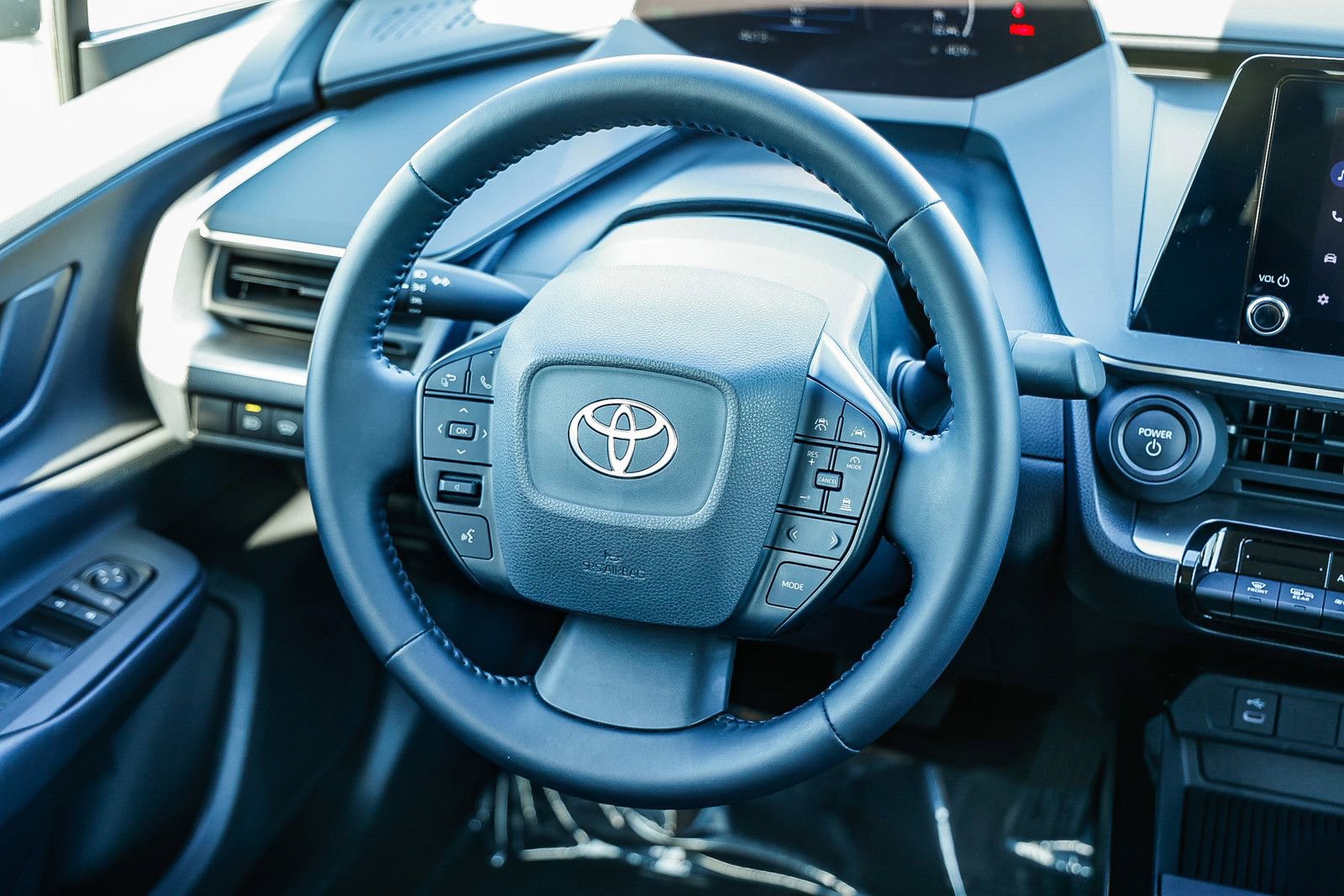 Used 2026 Toyota Prius LE FWD image 13