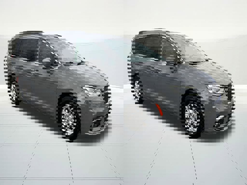 Used 2022 Chrysler Pacifica Touring-L image 7