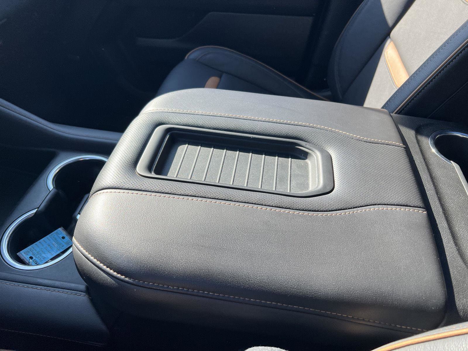 Used 2022 GMC Yukon AT4 image 34