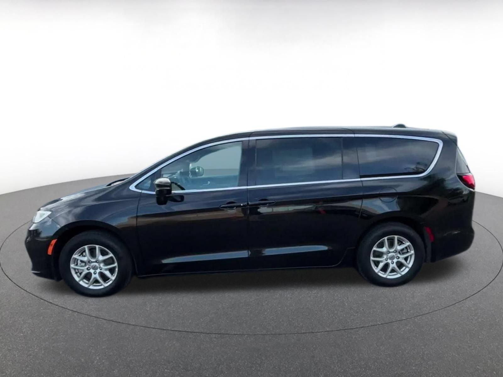 Used 2025 Chrysler Pacifica Select FWD image 8