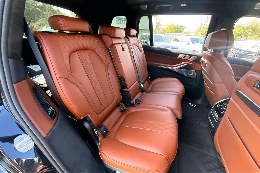 New 2026 BMW X7 M60i image 24