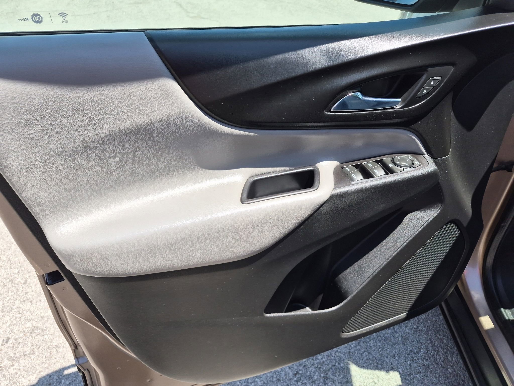 Used 2018 Chevrolet Equinox LS w/ LPO, Cargo Package FWD image 12