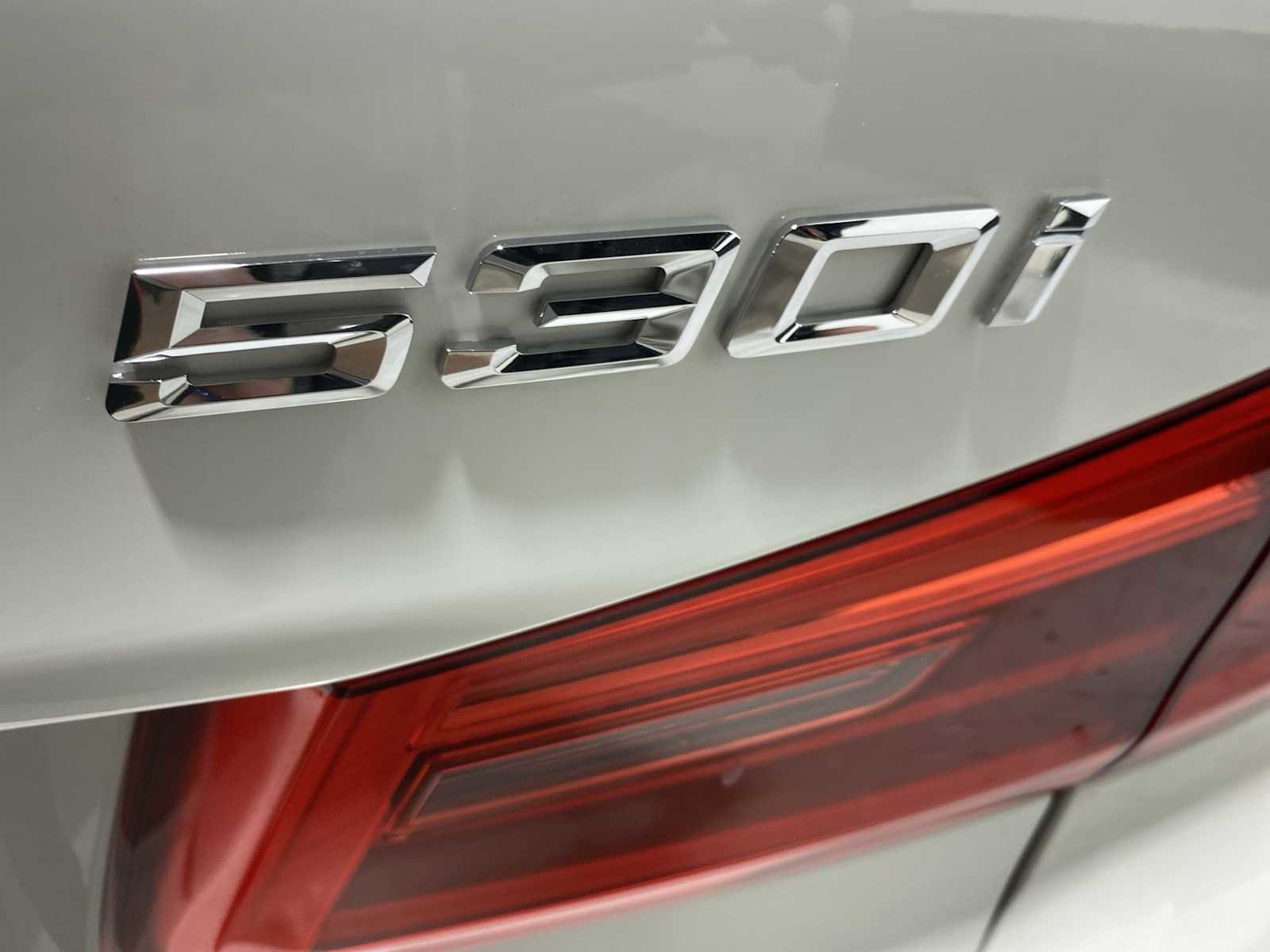 Used 2017 BMW 530i xDrive image 7