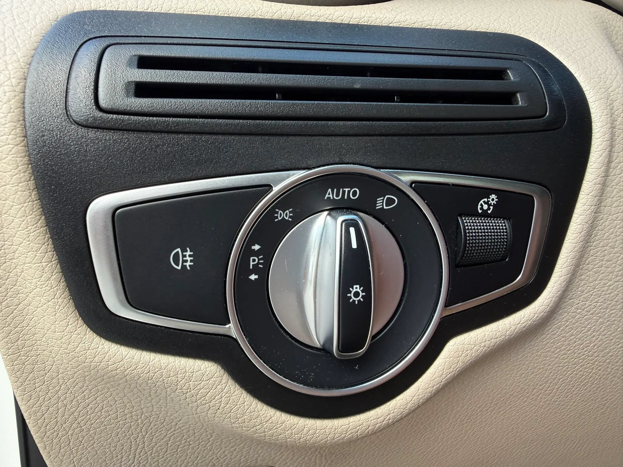 Used 2022 Mercedes-Benz GLC 300 4MATIC w/ Multimedia Package Lite image 29