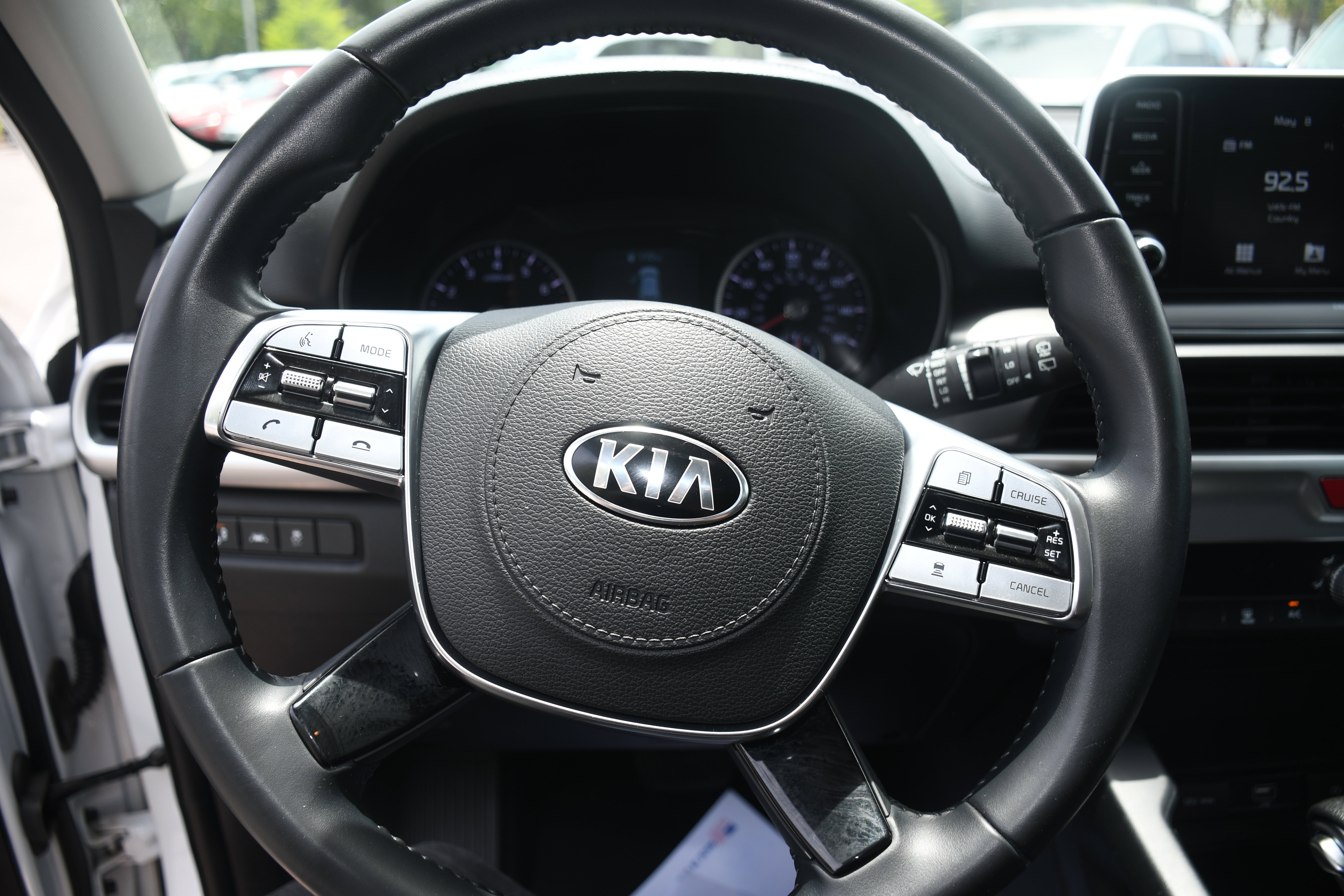 Used 2020 Kia Telluride LX FWD image 12