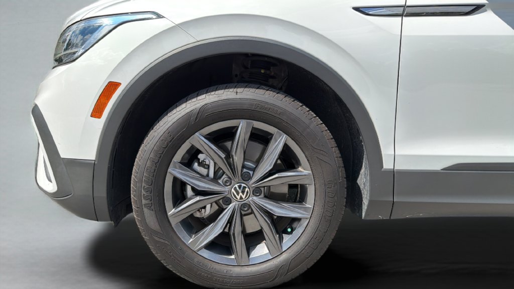 Used 2024 Volkswagen Tiguan SE FWD image 38
