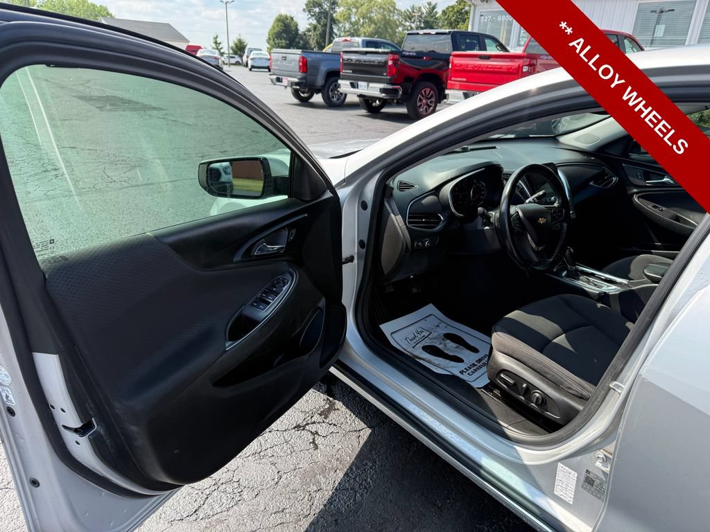 Used 2018 Chevrolet Malibu LT FWD image 11