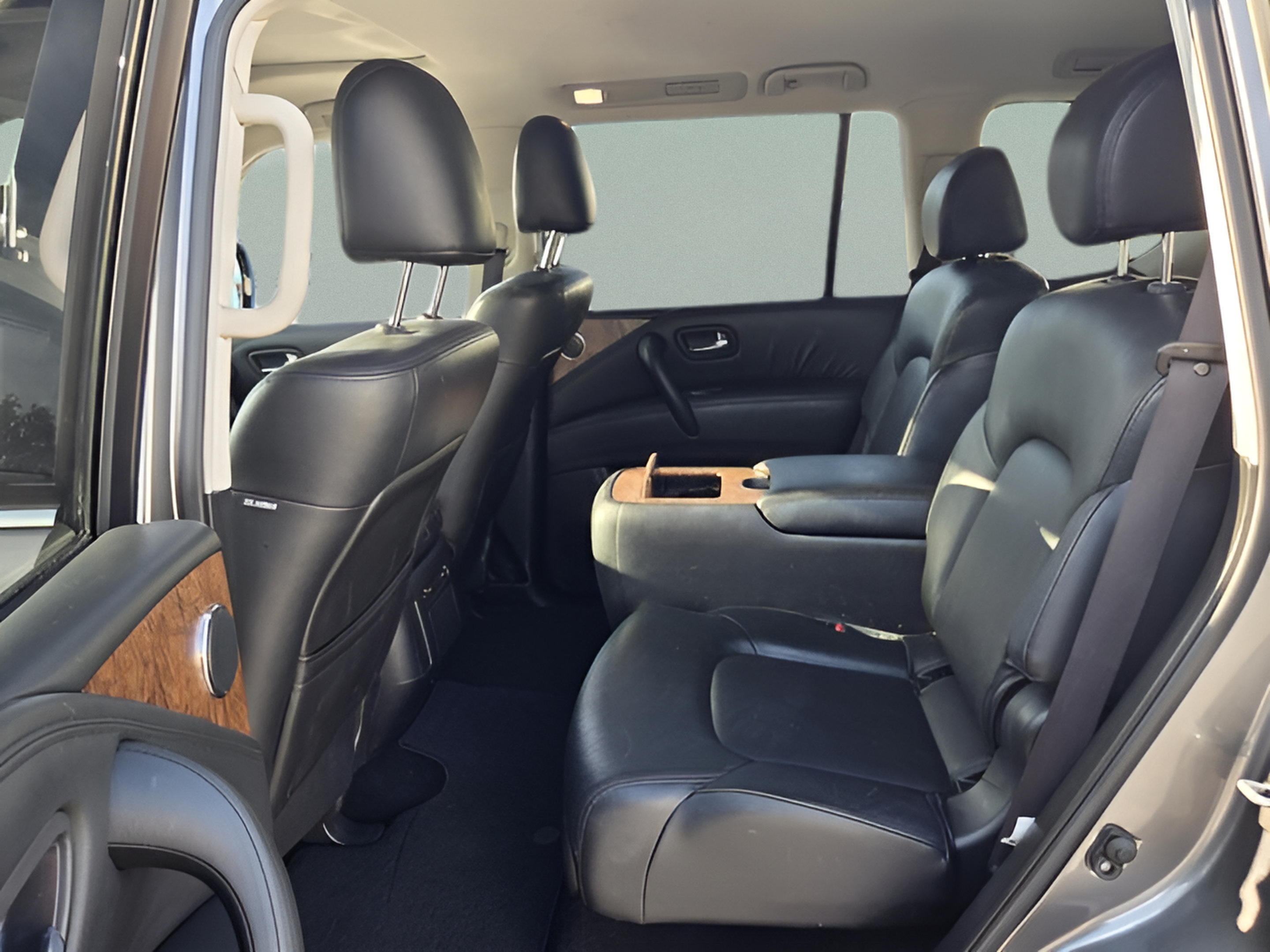 Used 2024 Nissan Armada SL w/ Captain's Chairs Package AWD/4WD image 10