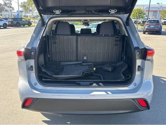 Used 2024 Toyota Highlander LE FWD image 19