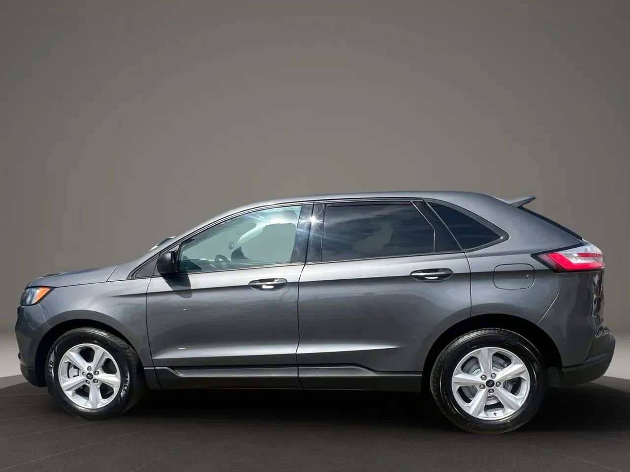 Used 2023 Ford Edge SE AWD/4WD image 8