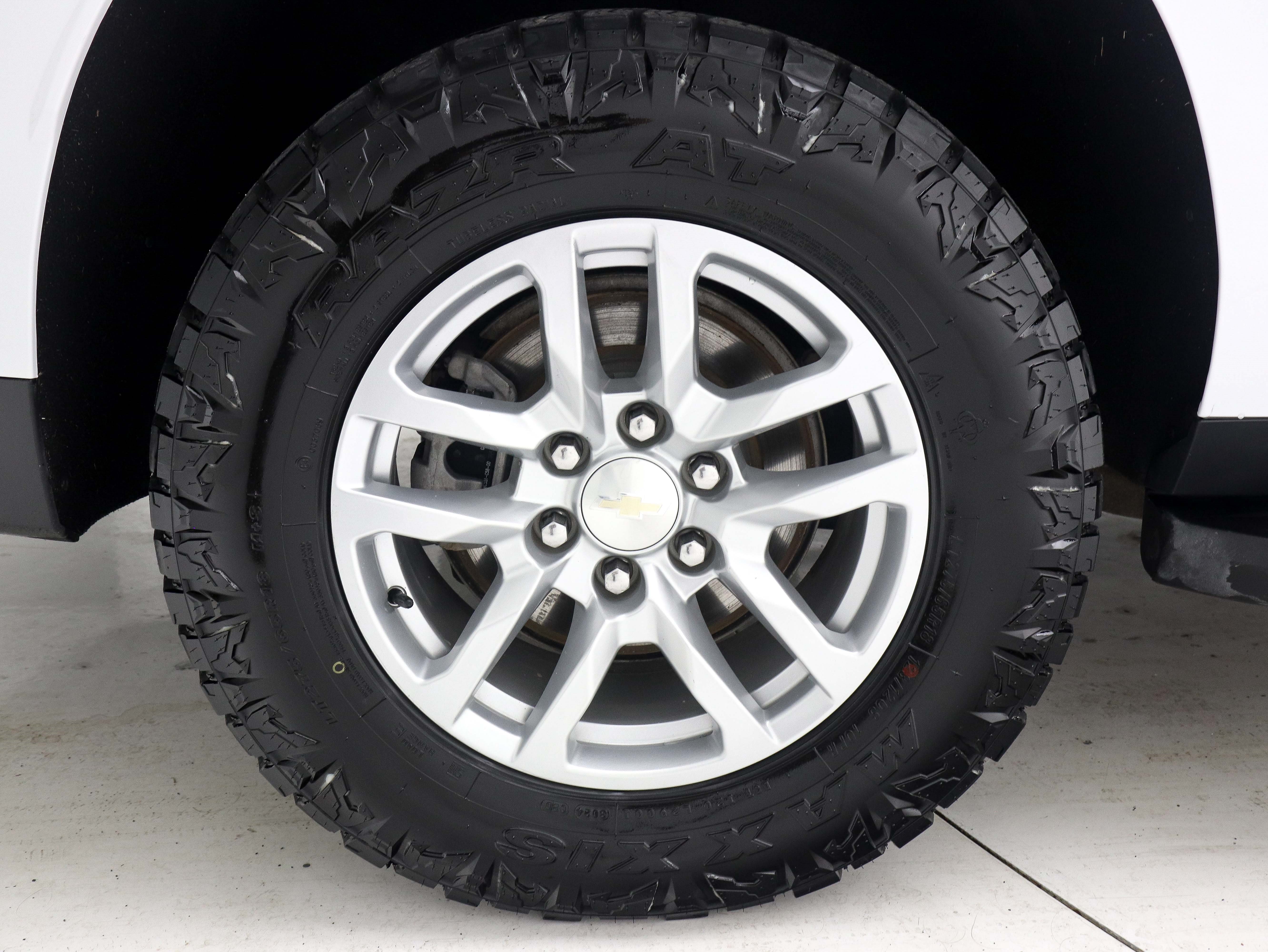 Used 2023 Chevrolet Suburban LT AWD/4WD image 34