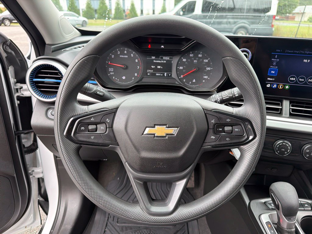 Used 2025 Chevrolet Trax LS FWD image 15
