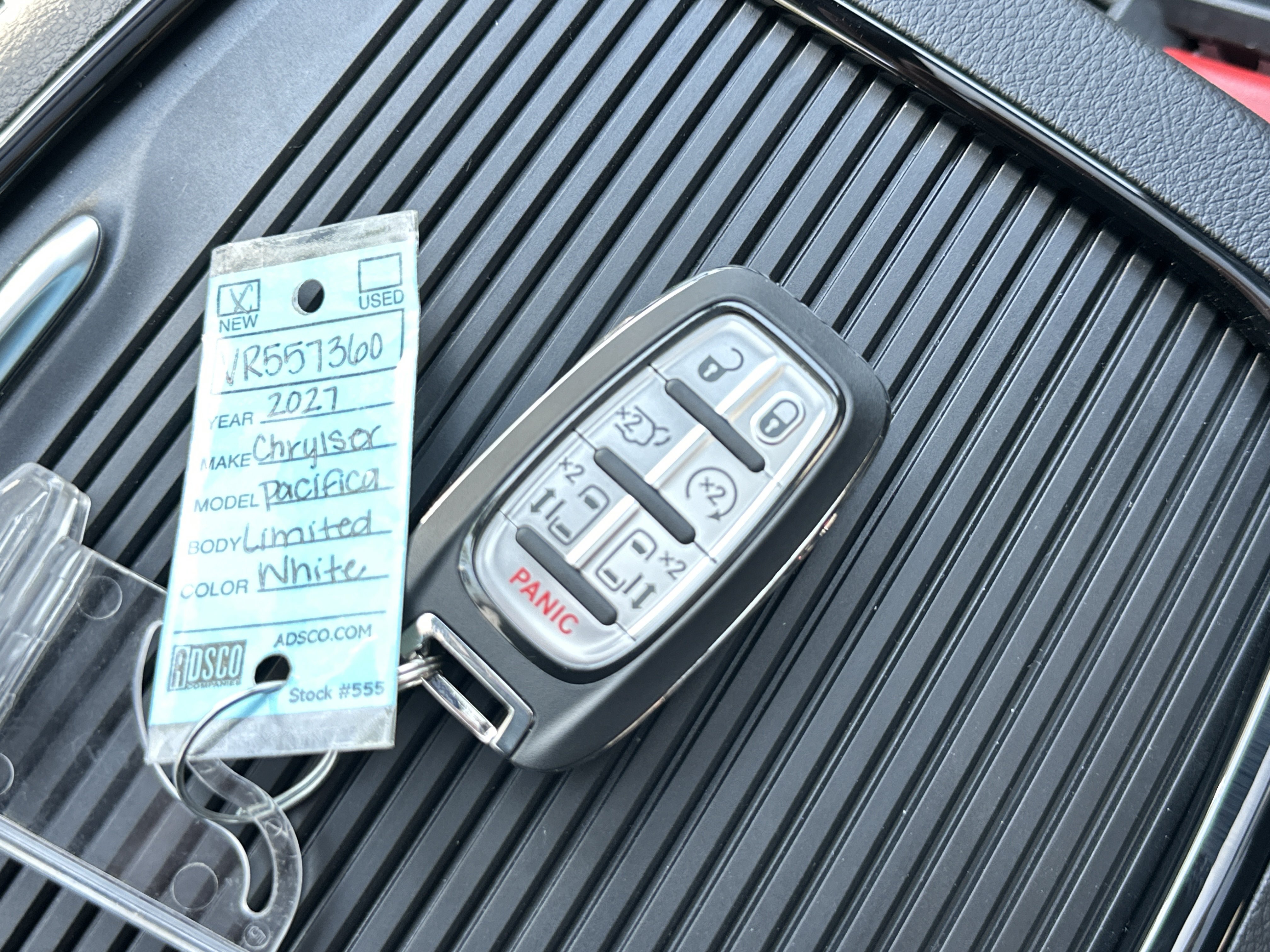 New 2027 Chrysler Pacifica Limited FWD image 3
