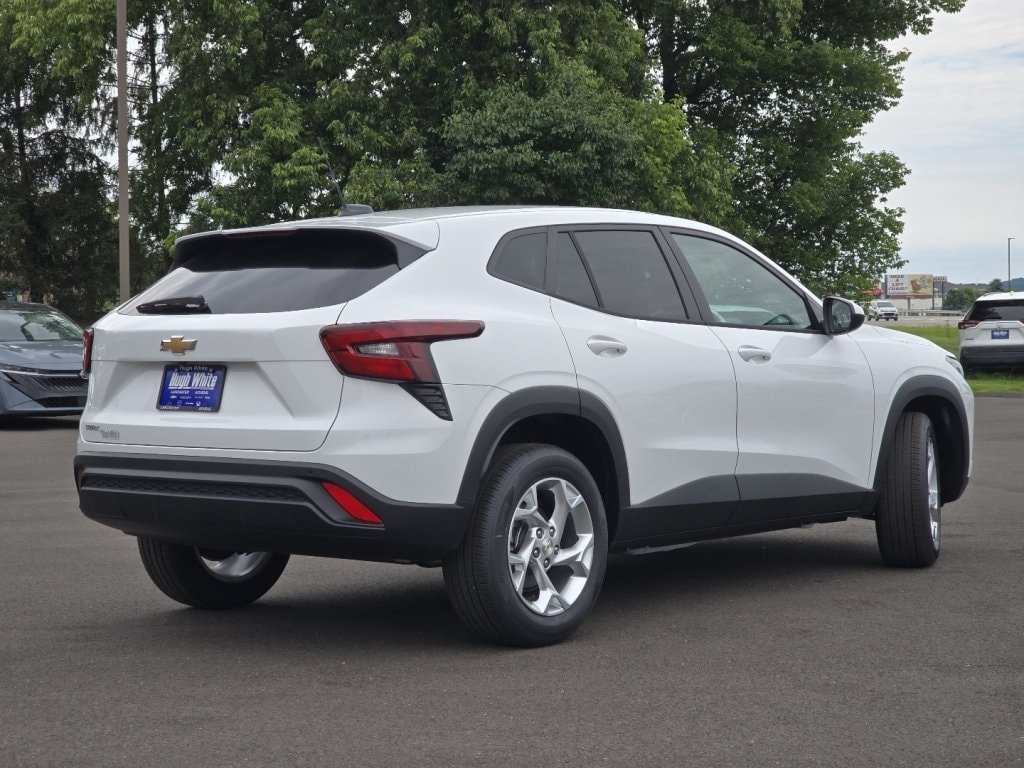 New 2026 Chevrolet Trax LS w/ LS Convenience Package FWD image 12