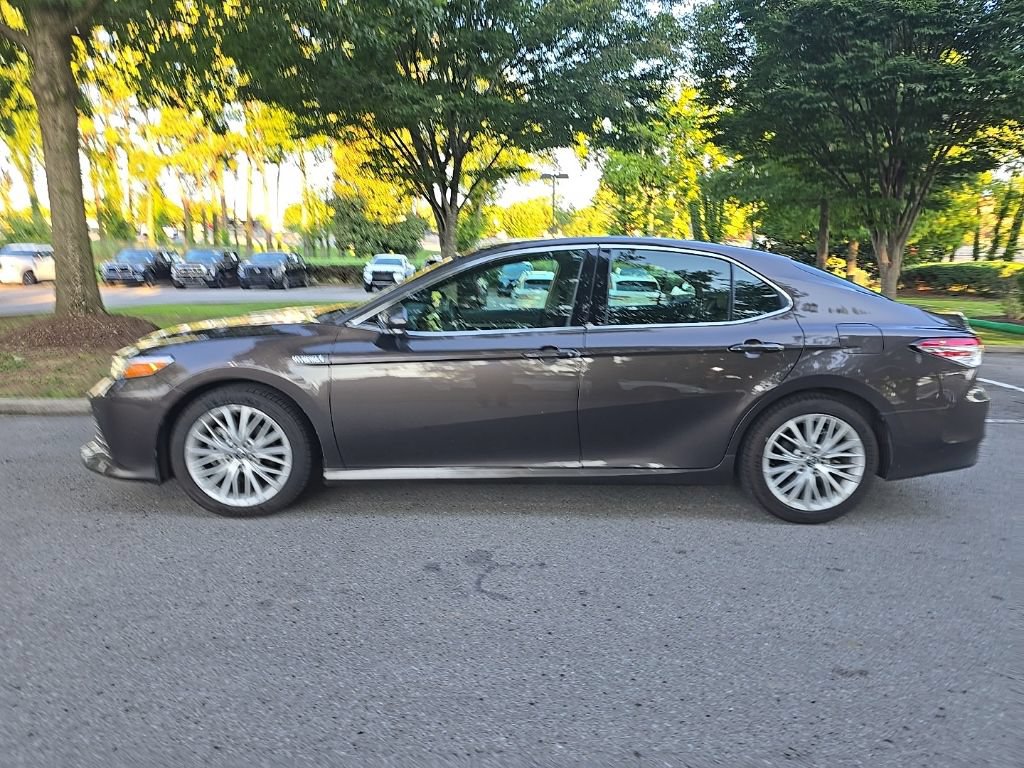 Used 2018 Toyota Camry XLE FWD image 5