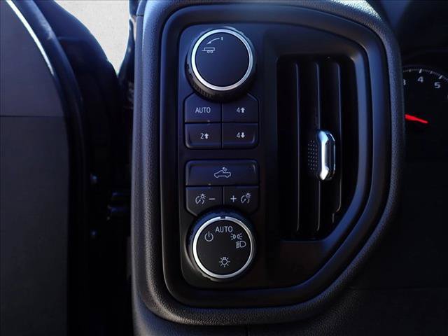 Used 2025 Chevrolet Silverado 1500 Custom Trail Boss w/ Turbomax Blackout Package AWD/4WD image 15