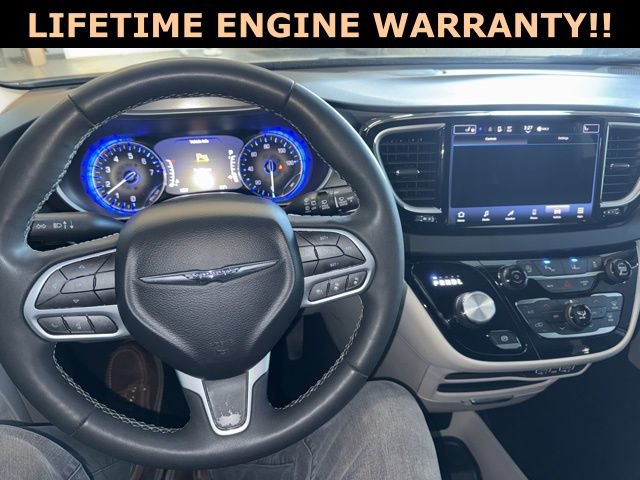 Certified 2024 Chrysler Pacifica Touring-L image 4